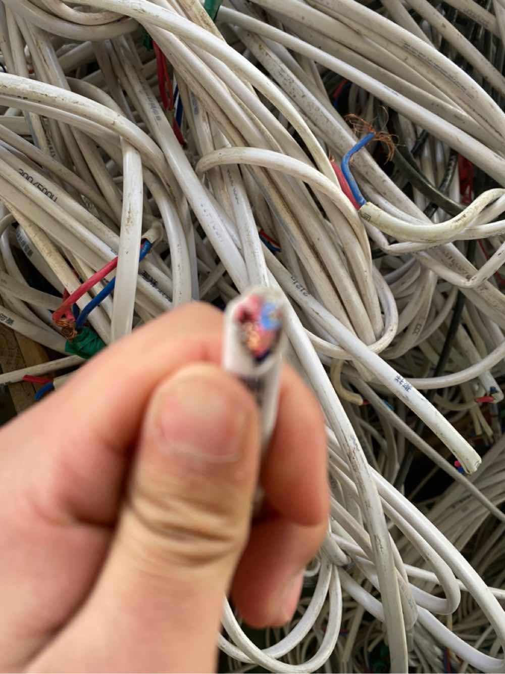 废旧金属回收，各种金属废铁废铜废铝，废旧电缆，工厂拆除