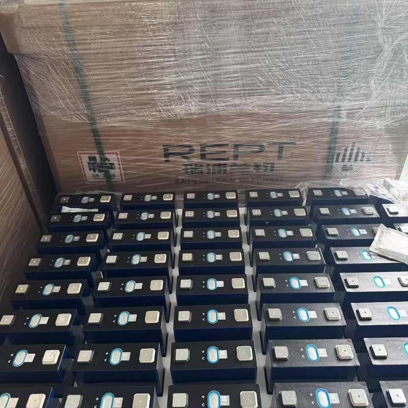 全新瑞浦100安铁锂电池