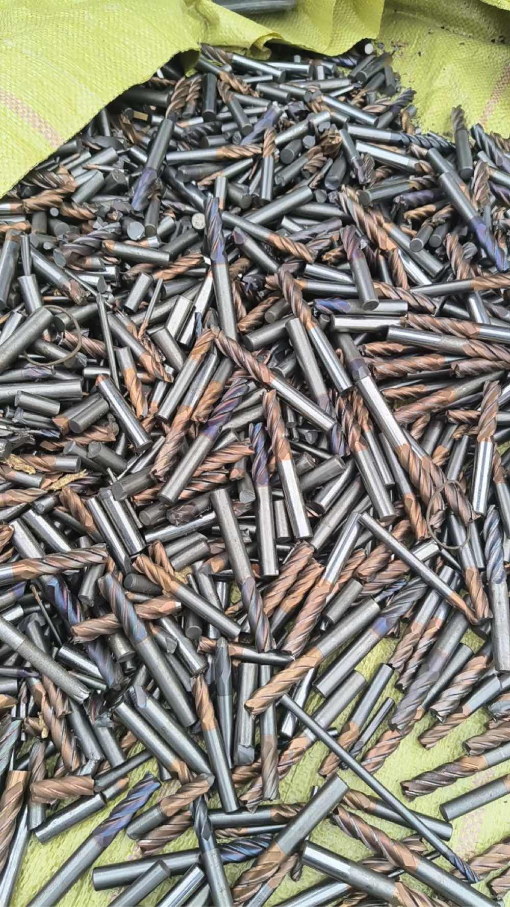 长期出售各种废钨刀具，寻一个可以长期合作的厂家