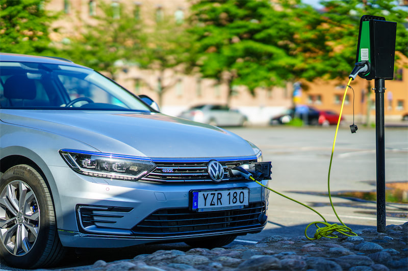 锐新科技拟购汽车装备企业芜湖德恒控制权 今起停牌